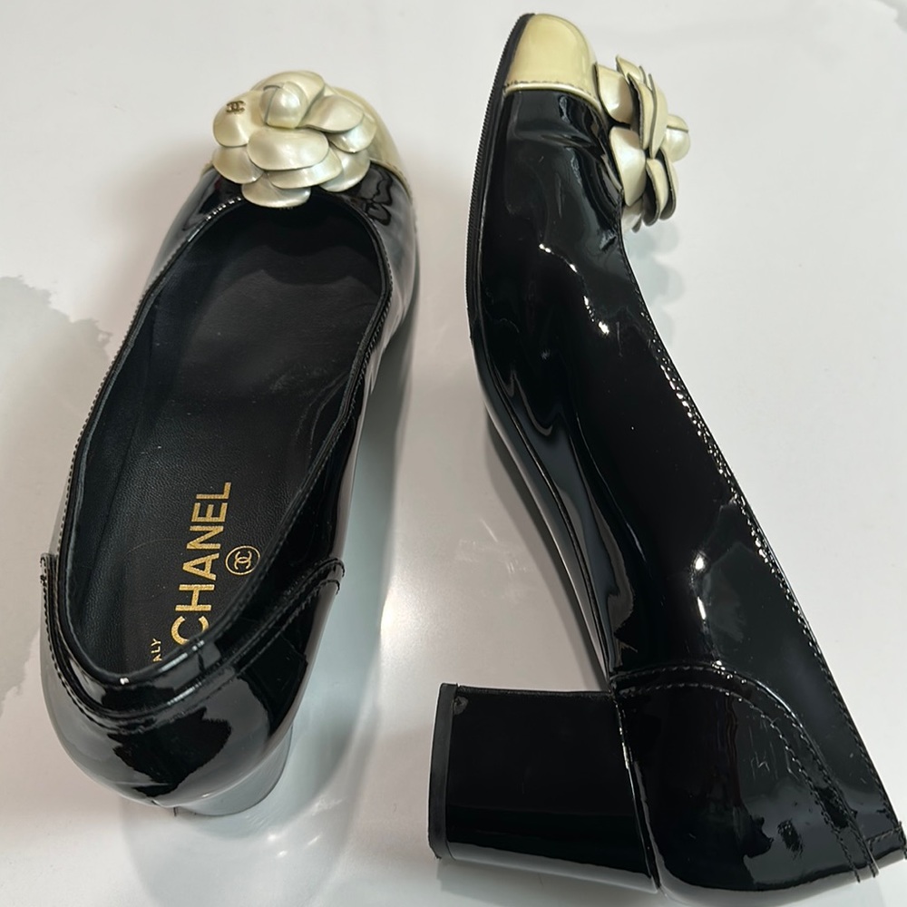 CHANEL Black and Cream Heels